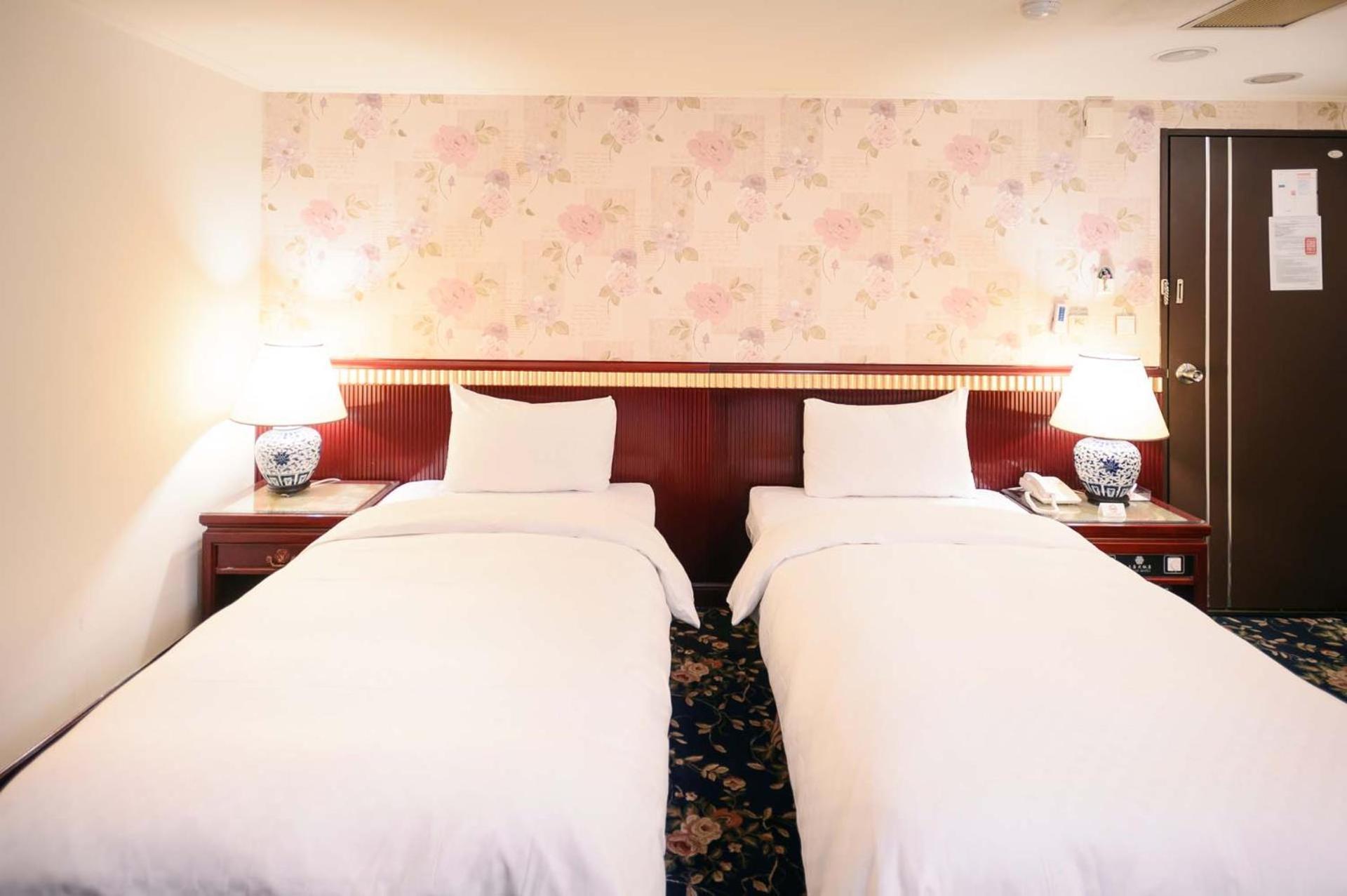 Kiwi Hotel MRT Wenxin Branch  Taichung Exterior foto