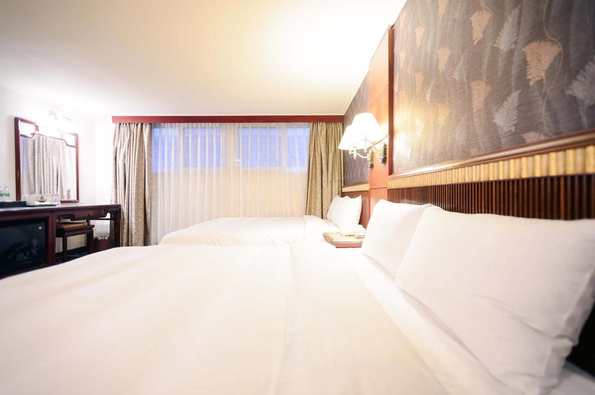 Kiwi Hotel MRT Wenxin Branch  Taichung Exterior foto