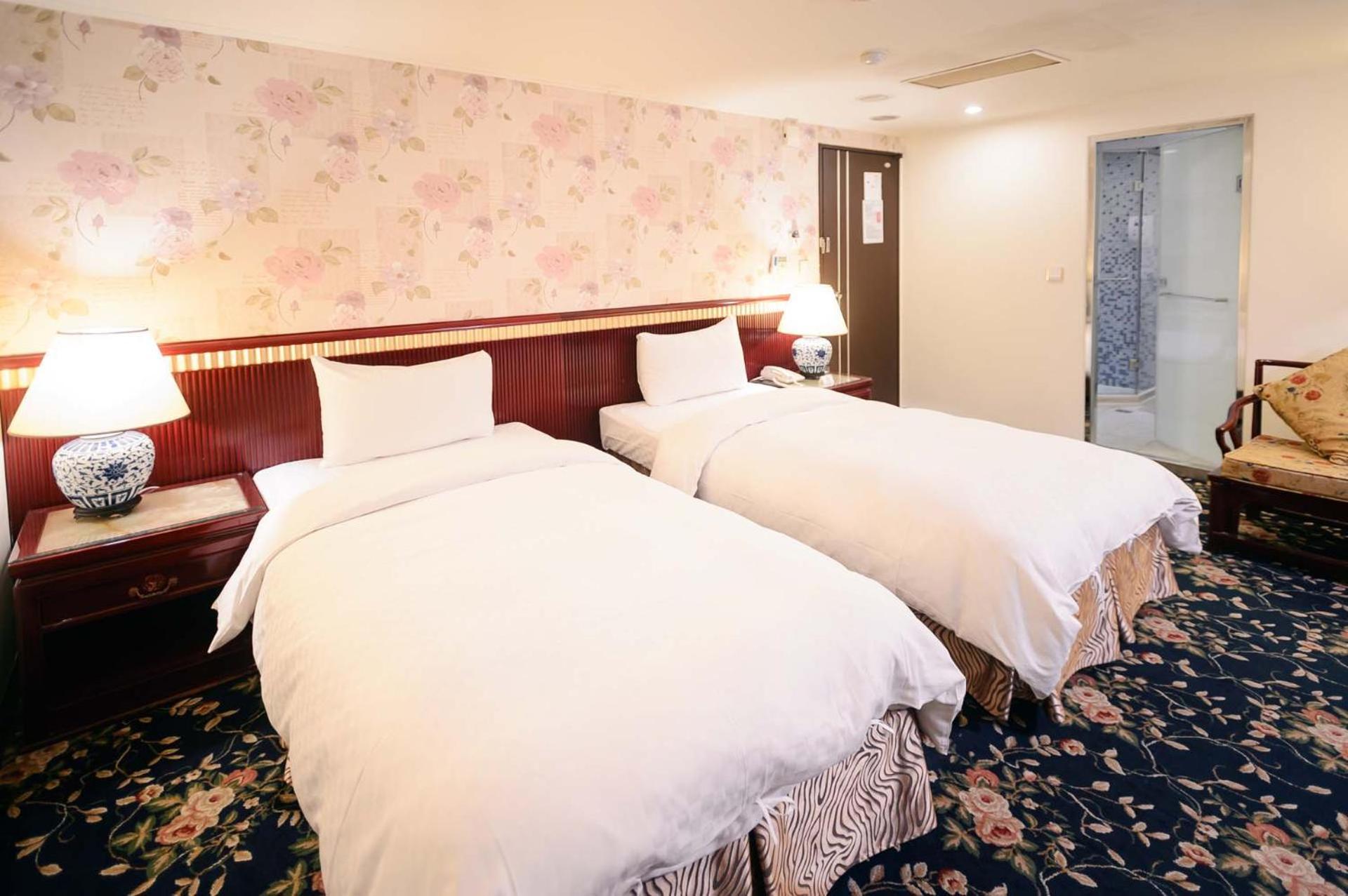 Kiwi Hotel MRT Wenxin Branch  Taichung Exterior foto