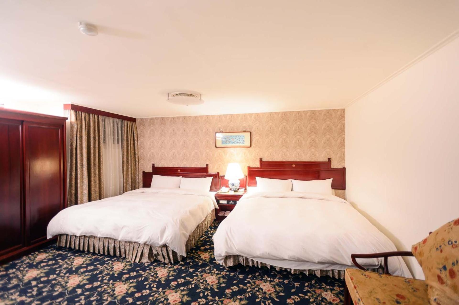Kiwi Hotel MRT Wenxin Branch  Taichung Exterior foto