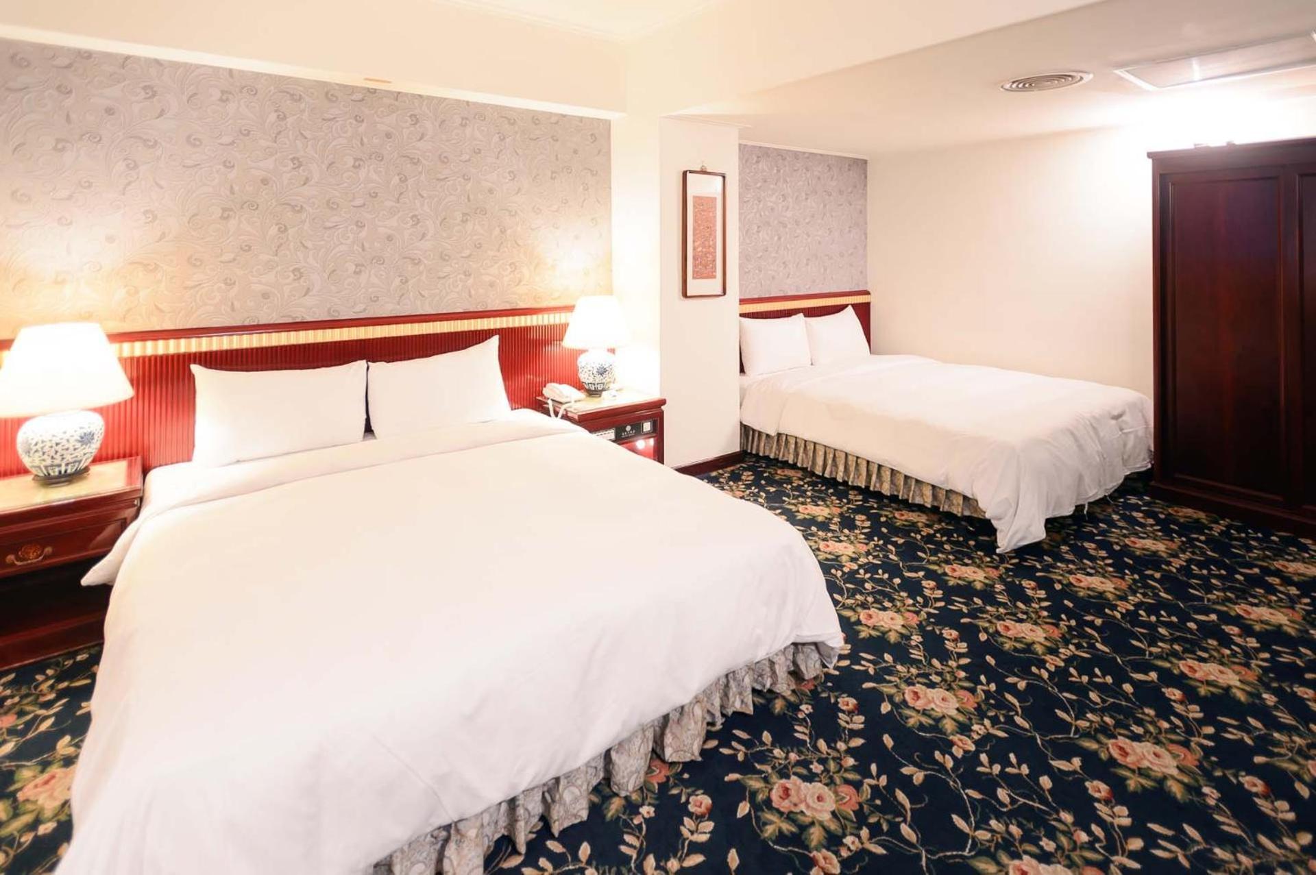 Kiwi Hotel MRT Wenxin Branch  Taichung Exterior foto